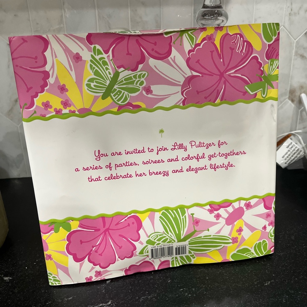 Essentially Lilly: A Guide to Colorful Entertaining - RARE - Picture 6 of 6
